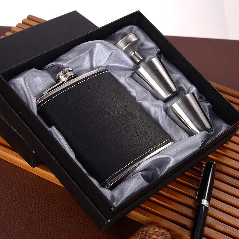 Eleganter Flachmann in Geschenkbox