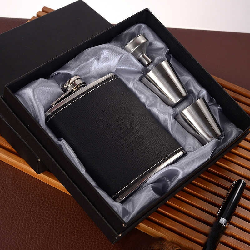 Eleganter Flachmann in Geschenkbox