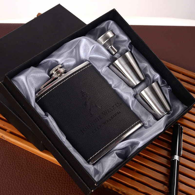 Eleganter Flachmann in Geschenkbox
